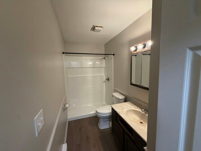 Building Photo - 119-121 Michael Avenue, Unit 121