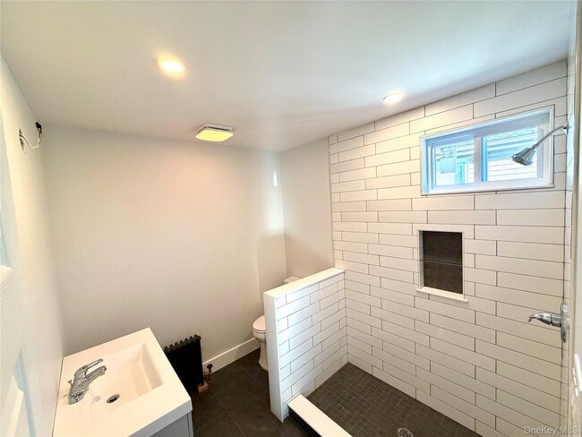 Building Photo - 537 Kimball Ave