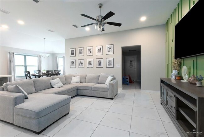 Building Photo - 12 N 26th Dr