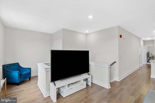 Building Photo - 204B Dock St