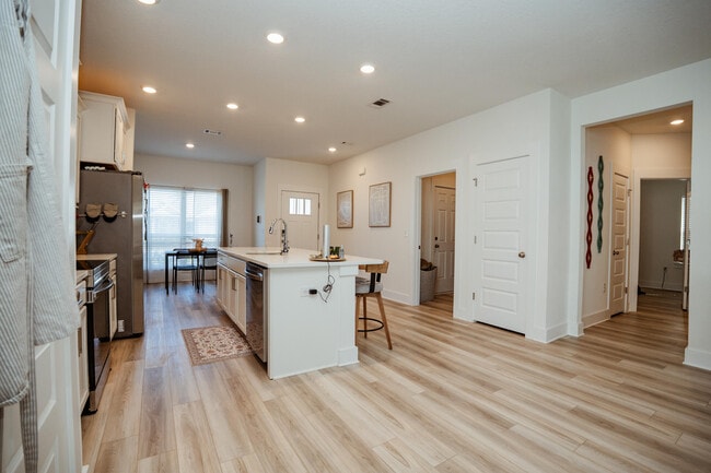 Building Photo - 231 Lyla Ln