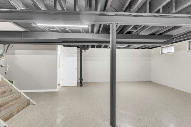 Building Photo - 3226 Quentin Dr