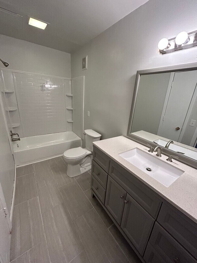 Building Photo - 246 White Bridge Pike