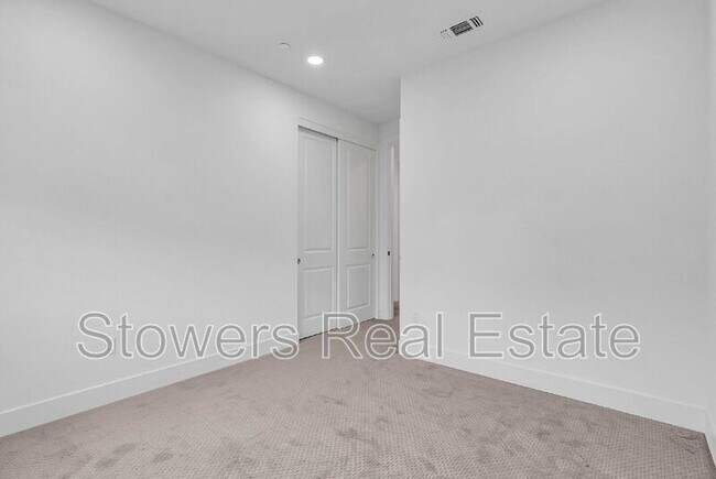 Building Photo - 1416 Julia Ln