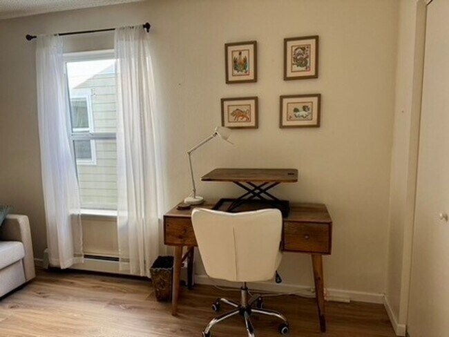 Building Photo - Large Two bedroom, Two Bath Furnished, all Inclusive mid term rental.