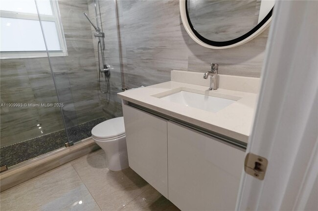 Building Photo - 4017 N Cypress Dr