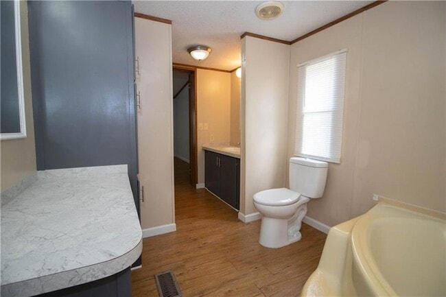 Building Photo - 400 Jefferson Dr