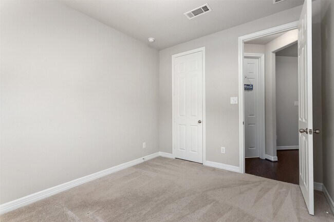 Building Photo - 2116 Sweet Bay Dr