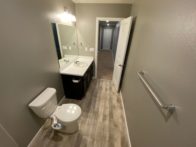 Building Photo - Beautiful home in desirable neighborhood for rent in Visalia CA