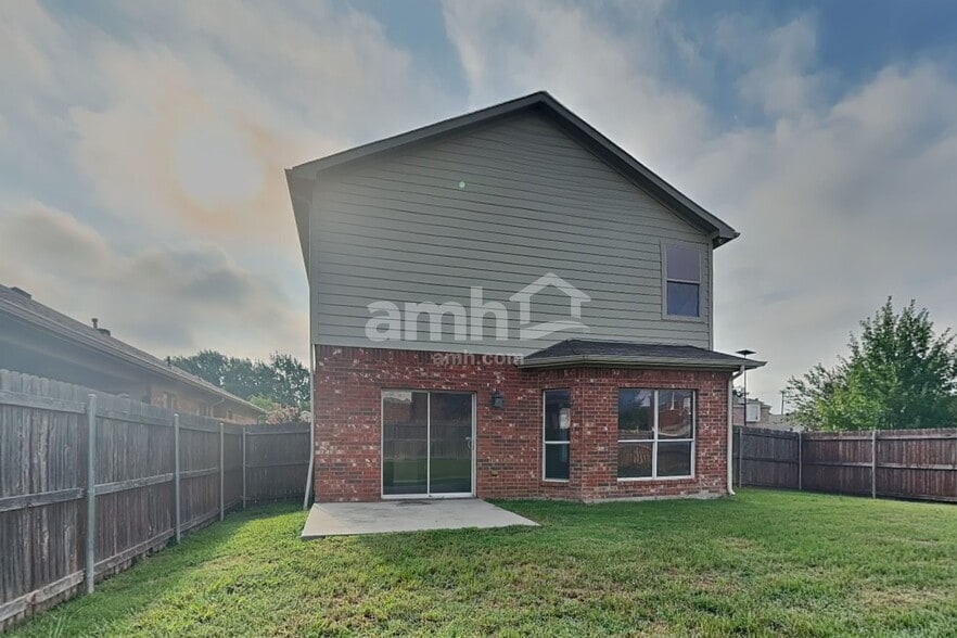Building Photo - 6001 Melanie Dr