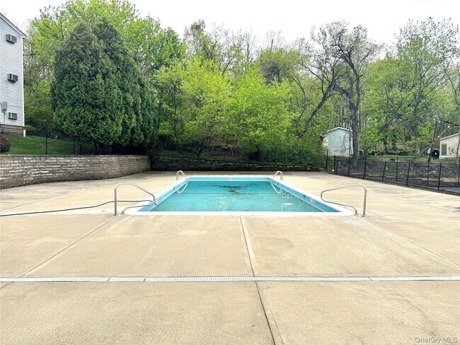 Building Photo - 5 Lexington Hills Rd