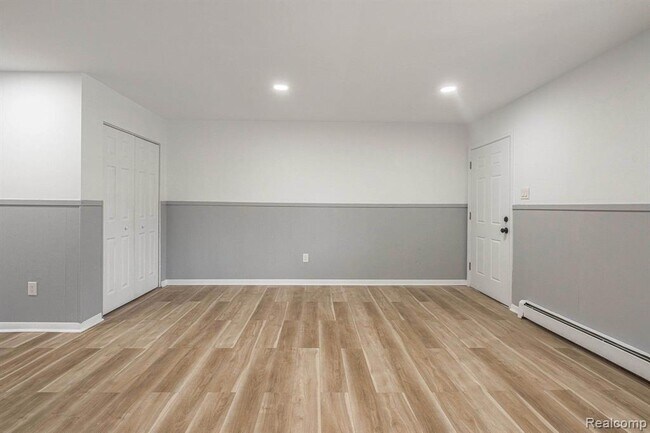 Building Photo - 2475 S Commerce Rd