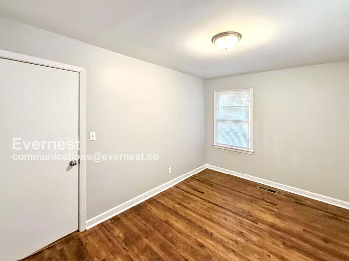 Building Photo - 1309 5th Pl NW