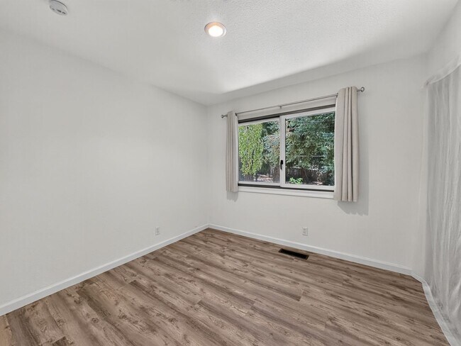 Building Photo - Gorgeous Single Level Home with Pool in Alamo Available Now!