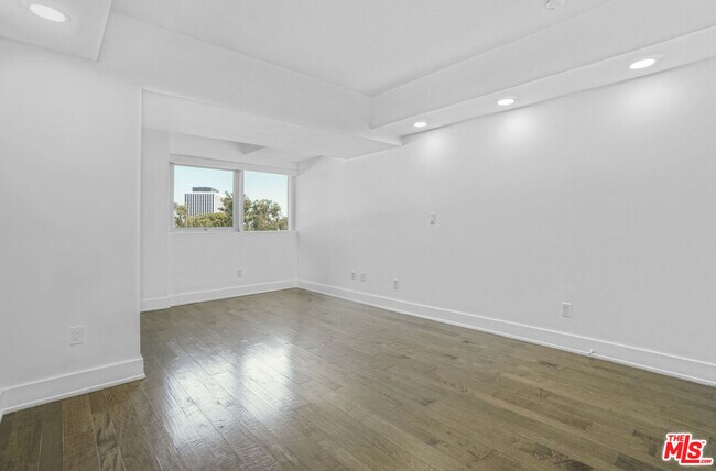 Building Photo - 13600 Marina Pointe Dr