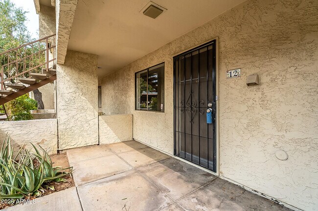 Building Photo - 11026 N 28th Dr