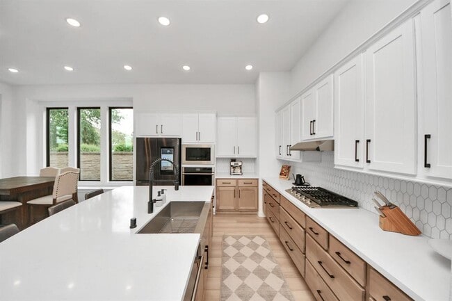 Building Photo - 3927 Shackleton Ct