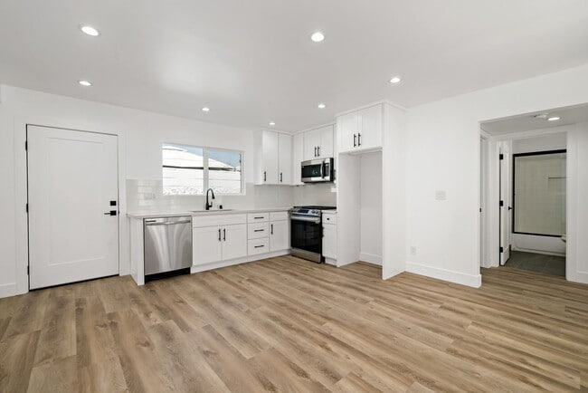 Building Photo - 4723 Albury Ave