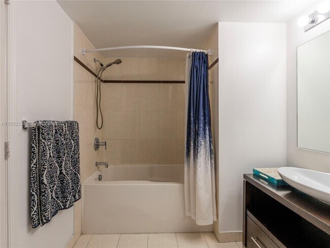 Building Photo - 480 NE 30th St