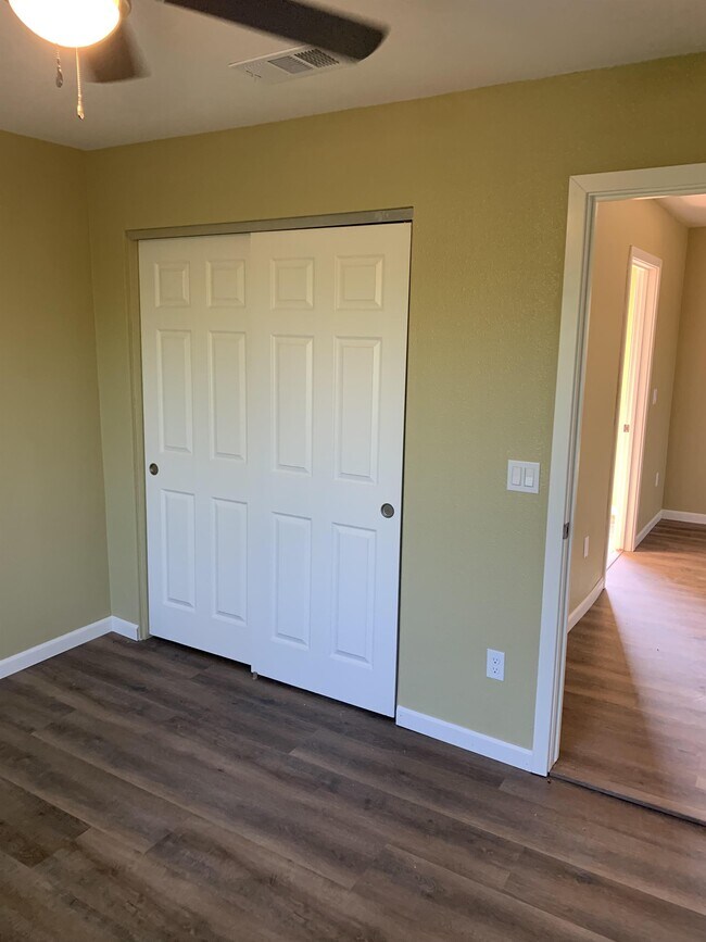 Building Photo - 7237 Yosemite Blvd