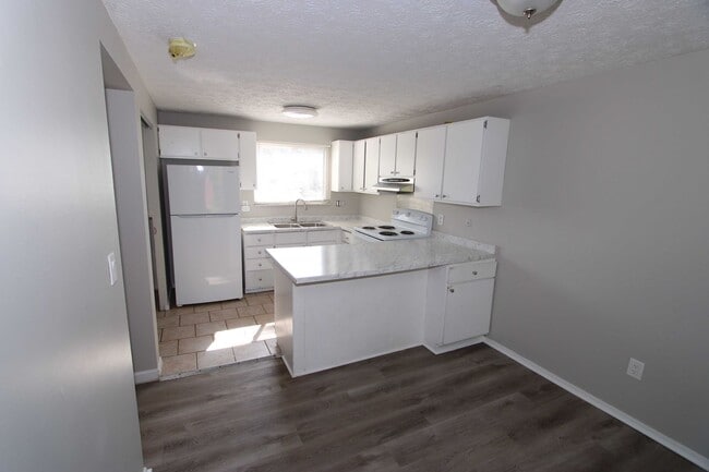 Building Photo - Beautiful 3 Bedroom 1 and a Half Bath Home