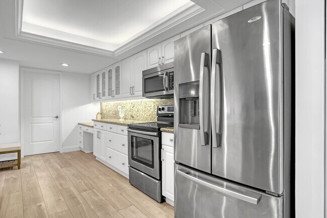 Building Photo - 2455 Lindell Blvd