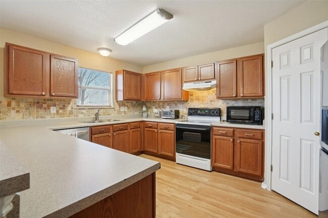 Building Photo - 410 S Water Ln