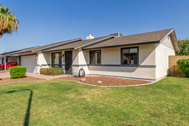 Building Photo - Charming 3-Bedroom, 2-Bath Home with AZ Ro...