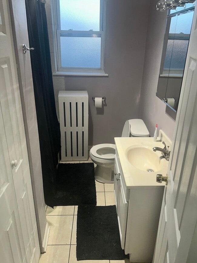 Building Photo - 3752 W Giddings St