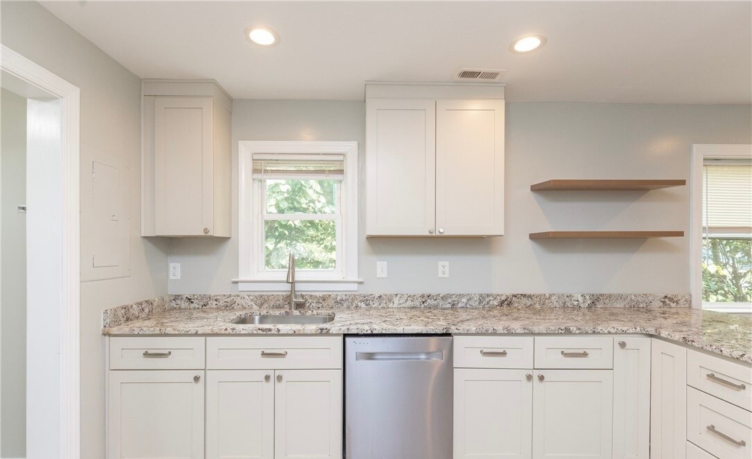 Kitchen - 1302 Mount Erin Dr
