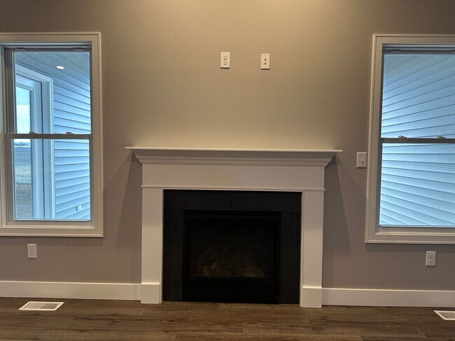 Building Photo - Castles Pines Duplex