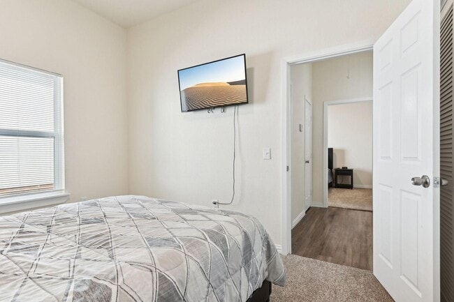 Building Photo - Spacious Custom New Build- 4 Bed 2 Bath Ho...
