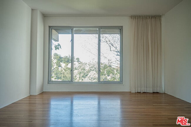 Building Photo - 8895 Appian Way