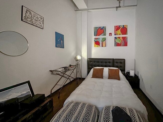 Building Photo - 120 Holmes St