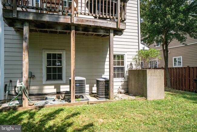 Building Photo - 2056 Shirlington Rd