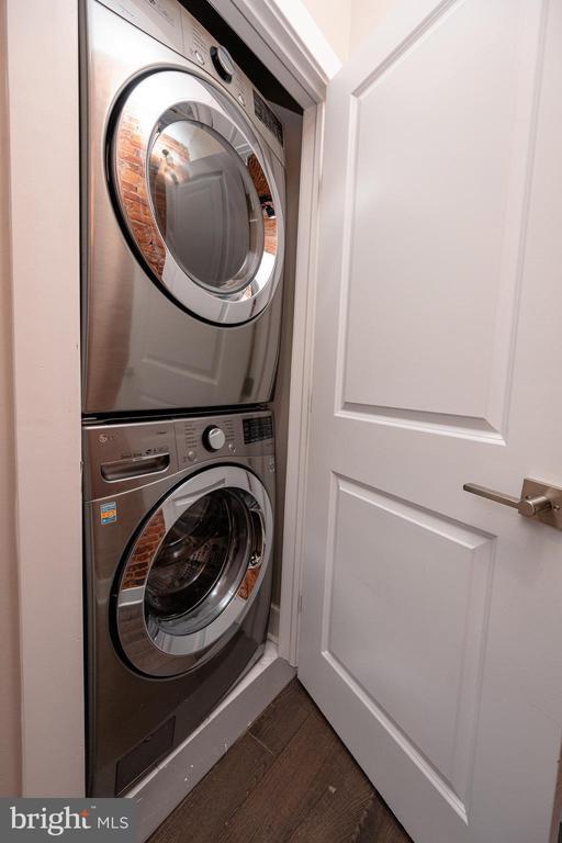 Building Photo - 1443 N Hollywood St