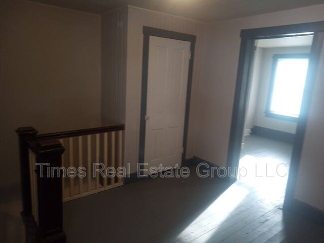 Building Photo - 206 W Railroad St