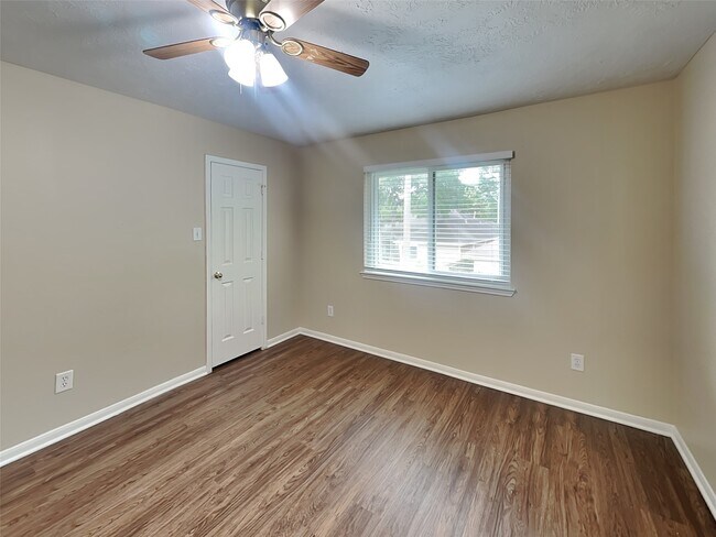 Building Photo - 26887 Castlecliff Ln