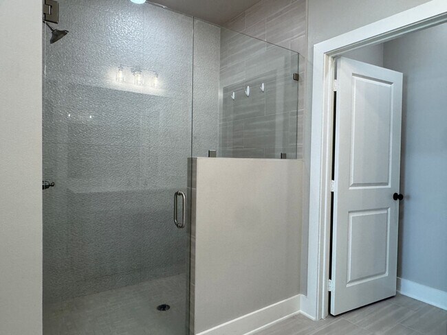Building Photo - 7110 Alexander Dr