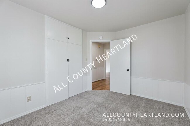 Building Photo - 1800 Ina Mae Ave