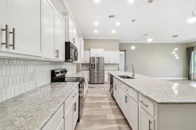 Building Photo - 10324 Crestview Heights Ave