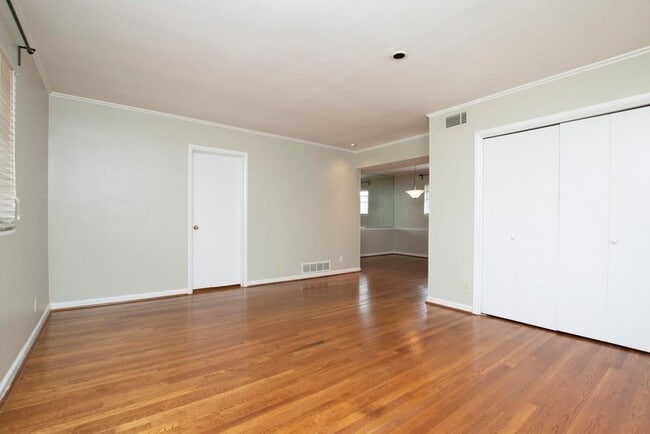 Building Photo - 3660 Peachtree Rd NE