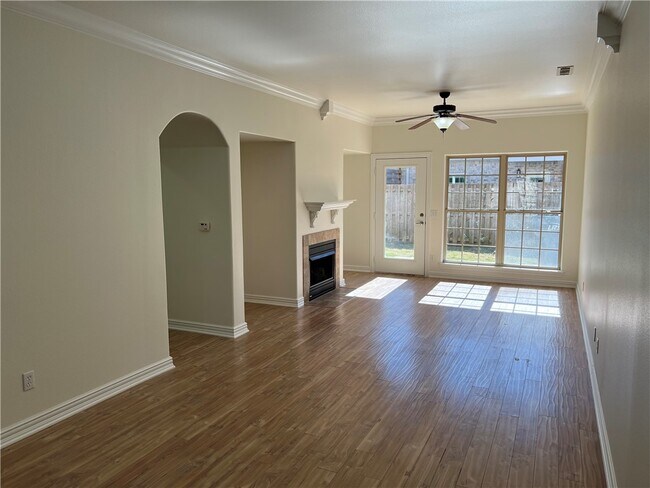 Building Photo - 2814 Vly W Ct