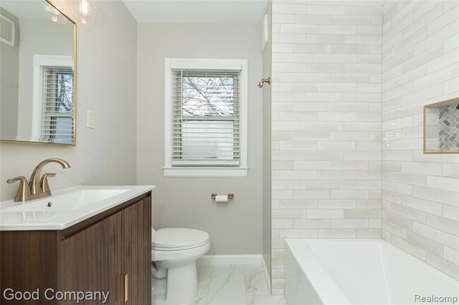 Building Photo - 1197 Catalpa Dr