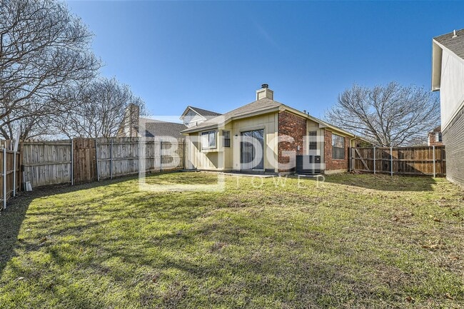 Building Photo - 905 Boxwood Dr