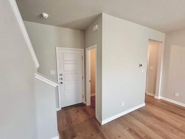 Building Photo - Luxury 2-Story, 3-Bed/ 2.5-Bath Duplex in ...