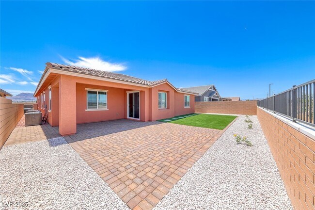 Building Photo - 510 Copper Falcon Ave