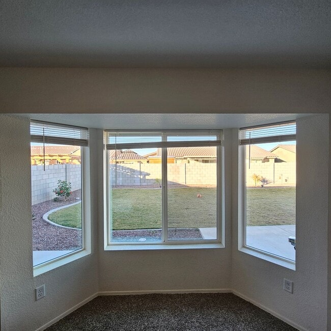 Building Photo - Solar home for Rent!