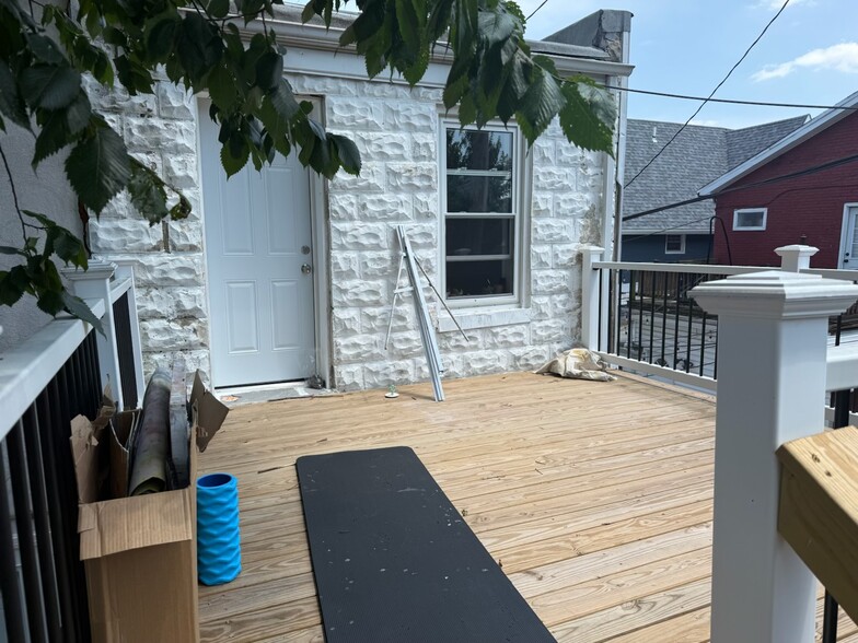 Building Photo - 3300 Chestnut Ave