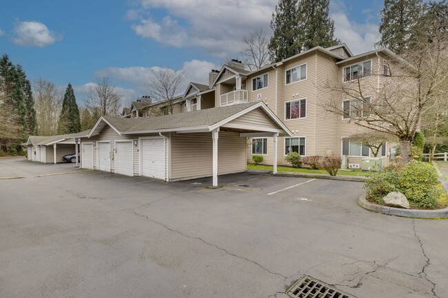 Building Photo - Bothell Top Floor Condo Available now!